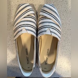 NWOT TOMS Espadrilles, Size 7